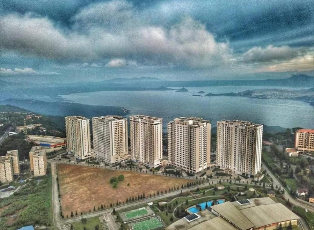 R&A Staycation At Wind Residence タガイタイ エクステリア 写真